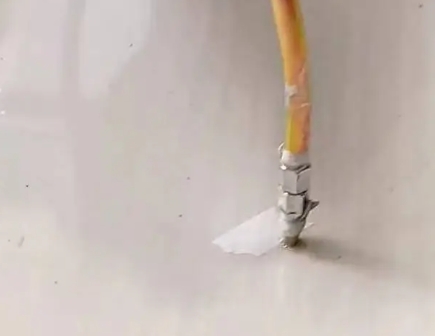哈巴河瓷砖空鼓维修公司专业解答在瓷砖铺贴过程中，如果使用的砂料过粗（如全部使用了粗砂），可能会导致以下问题